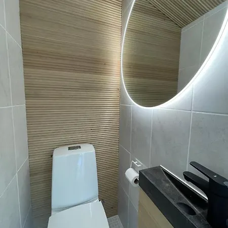 Naekoealahuoneisto Aarni & Naava