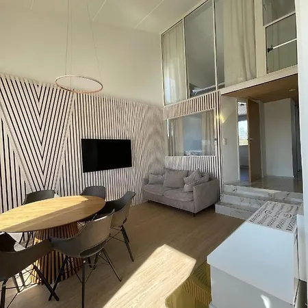 Naekoealahuoneisto Aarni & Naava Apartment Ukkohalla